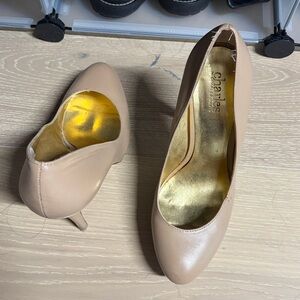 Charles David Beige Pumps